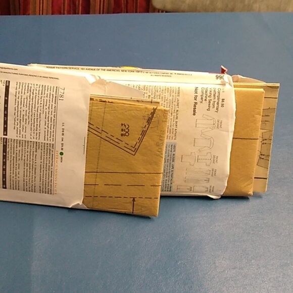 Vogue Pattern Set with Floral Box Four Beaded Applique Embellishments - Picture 7 of 9